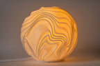 Flow Sculpted sfeerlamp met warm licht en vloeiende sculpturale lijnen