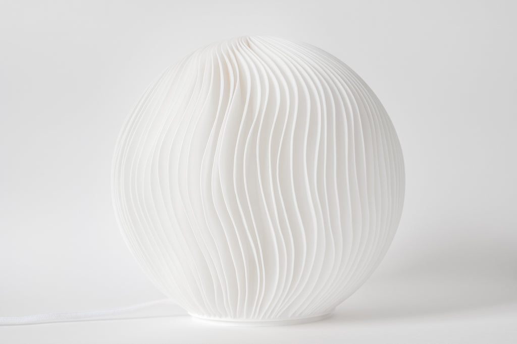 Wind Sculpted sfeerlamp in warm witte kap met elegante golvende lijnen
