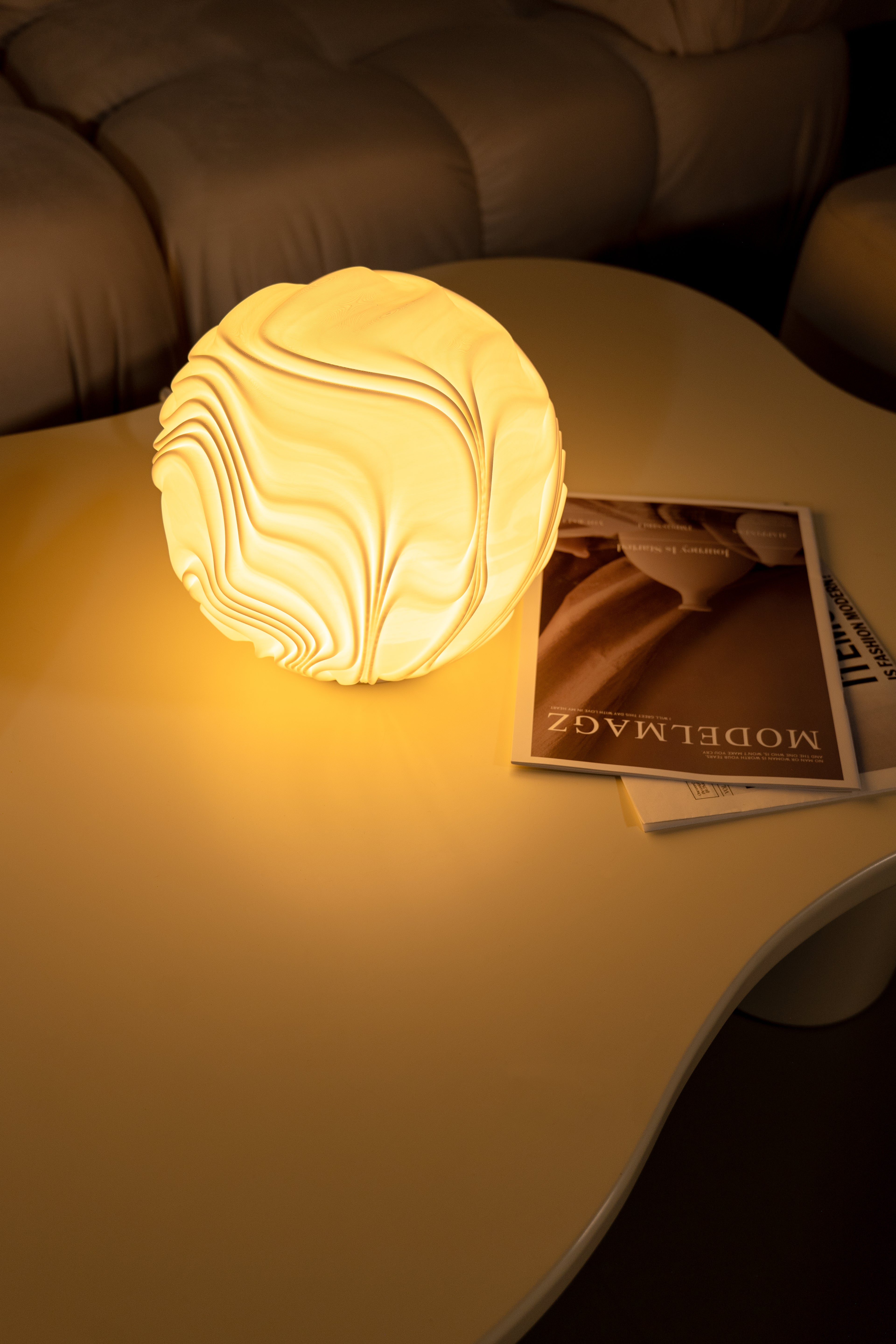 Flow Sculpted Sfeerlamp – Sculpturale Designlamp met Warm Licht