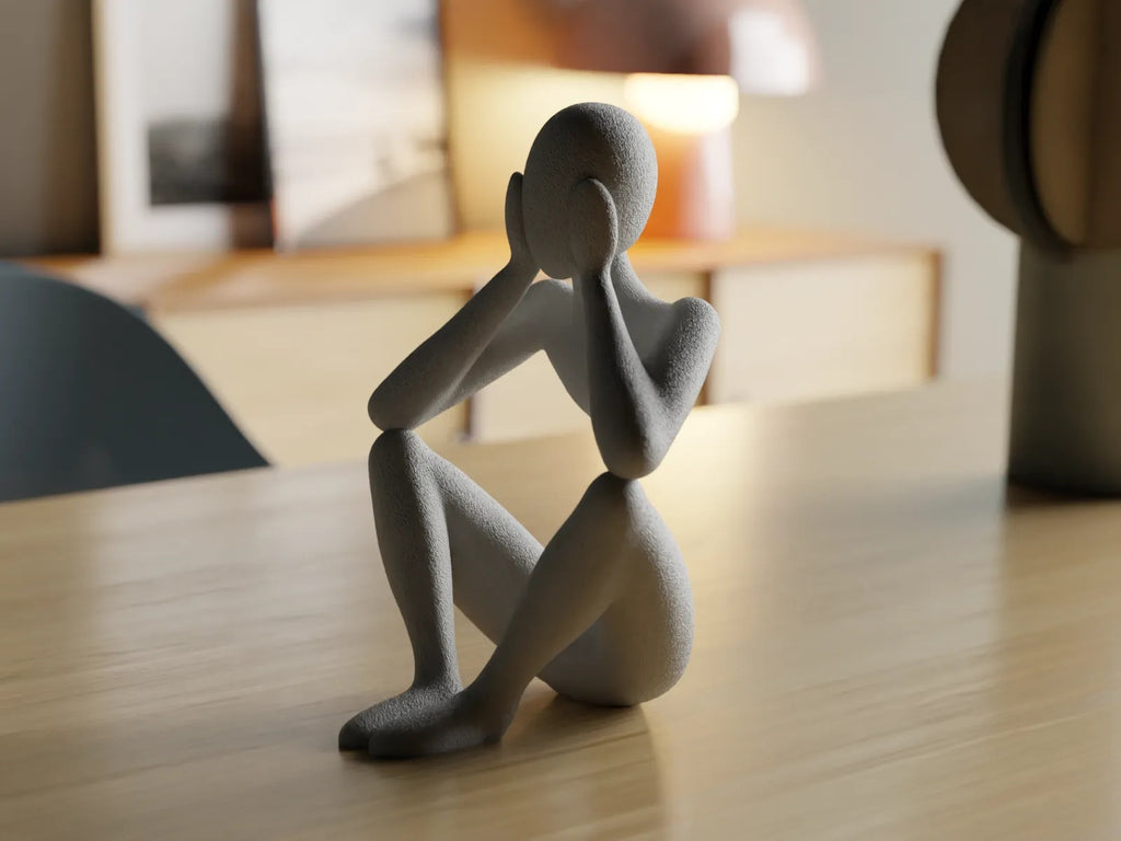 Zijaanzicht van de abstracte menselijke sculptuur Celestial Resonance.