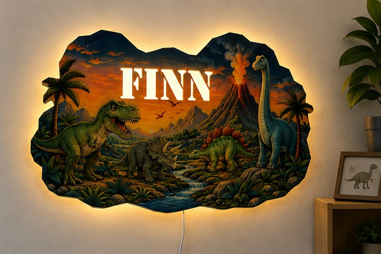 Gepersonaliseerd dinosaurussenfront met naam voor de Koers Design kinderkamerlamp.