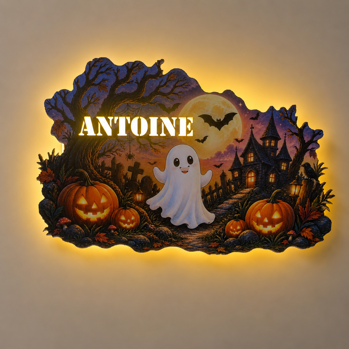 Gepersonaliseerd Halloween-front met naam voor de Koers Design kinderkamerlamp.