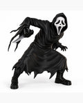 Groot Halloween horrorfiguur met zwart gewaad, wit masker en mes op lichte achtergrond.