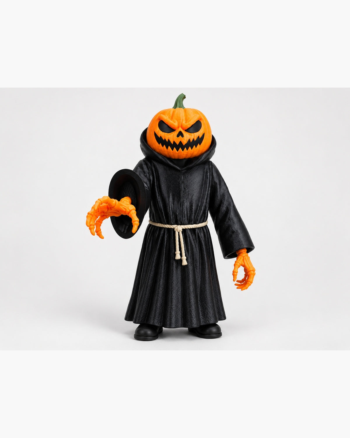 Halloween Pumpkin Reaper XL met oranje pompoenhoofd, zwart gewaad en oranje handen op lichte achtergrond.