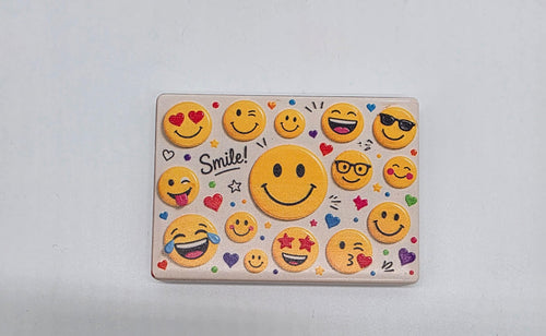 Keramische koelkastmagneet van 70 x 50 mm met vrolijke smileys, hartjes en de tekst Smile.