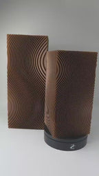 Japandi design vaas Sazanami met minimalistische golfstructuur