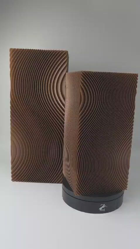 Japandi design vaas Sazanami met minimalistische golfstructuur