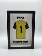 Gepersonaliseerd sportshirt in lijst – naam en rugnummer