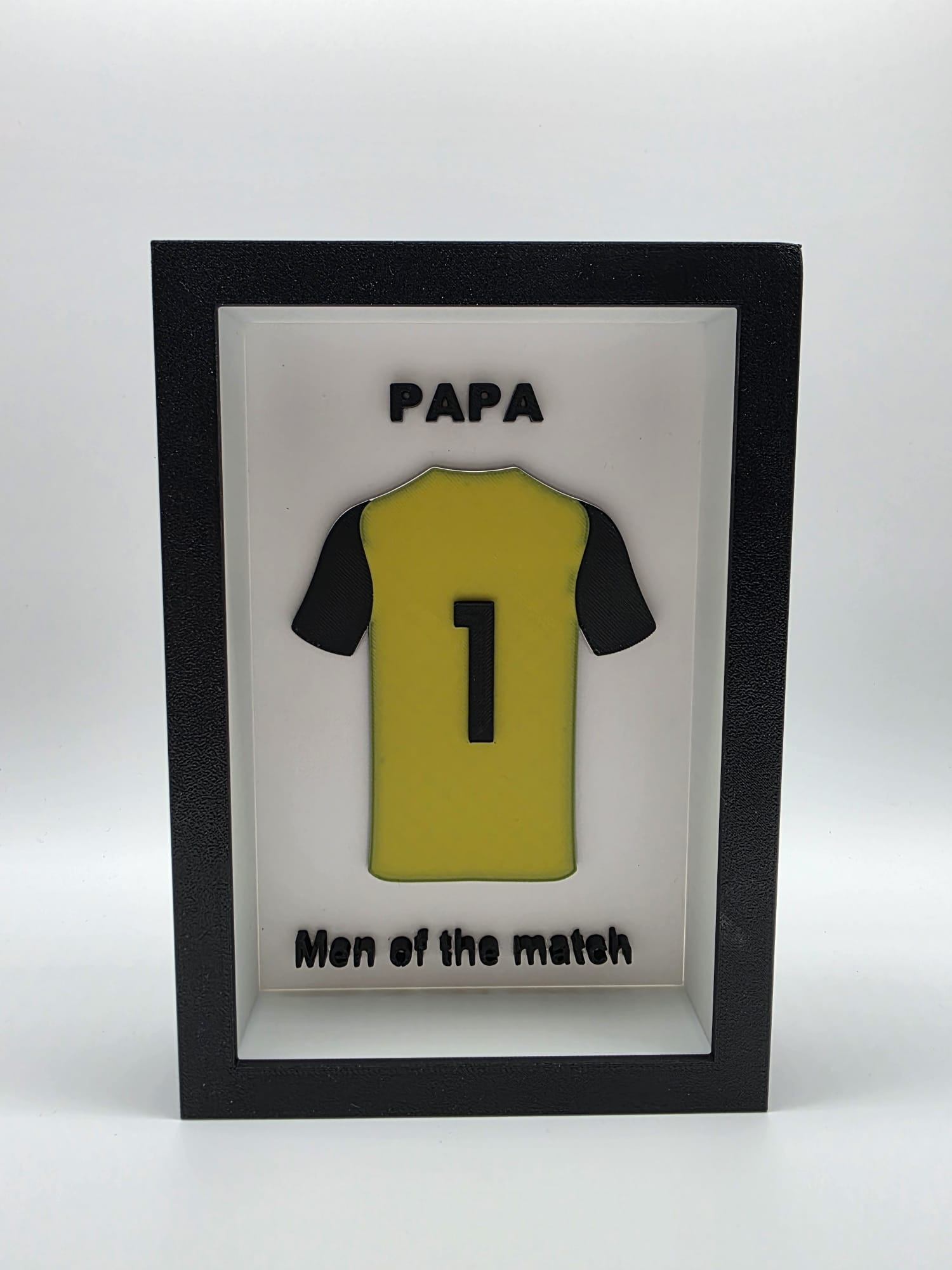 Gepersonaliseerd sportshirt in lijst – naam en rugnummer